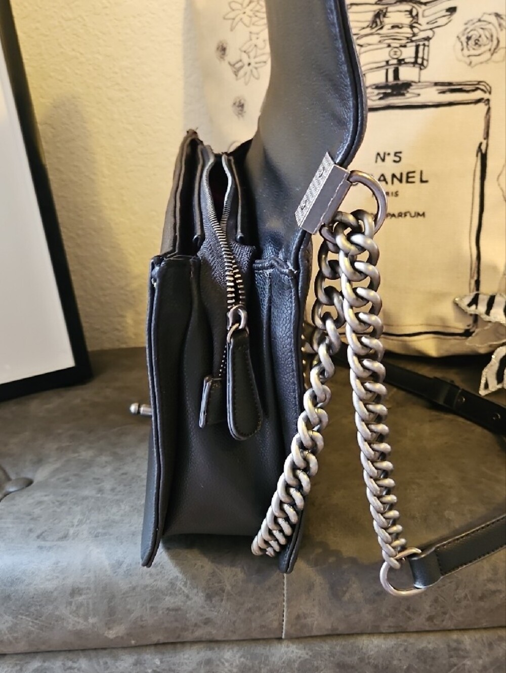 Source Unknown Black Quilted Shoulder Bag with Silver Chain - Picture 8 of 8